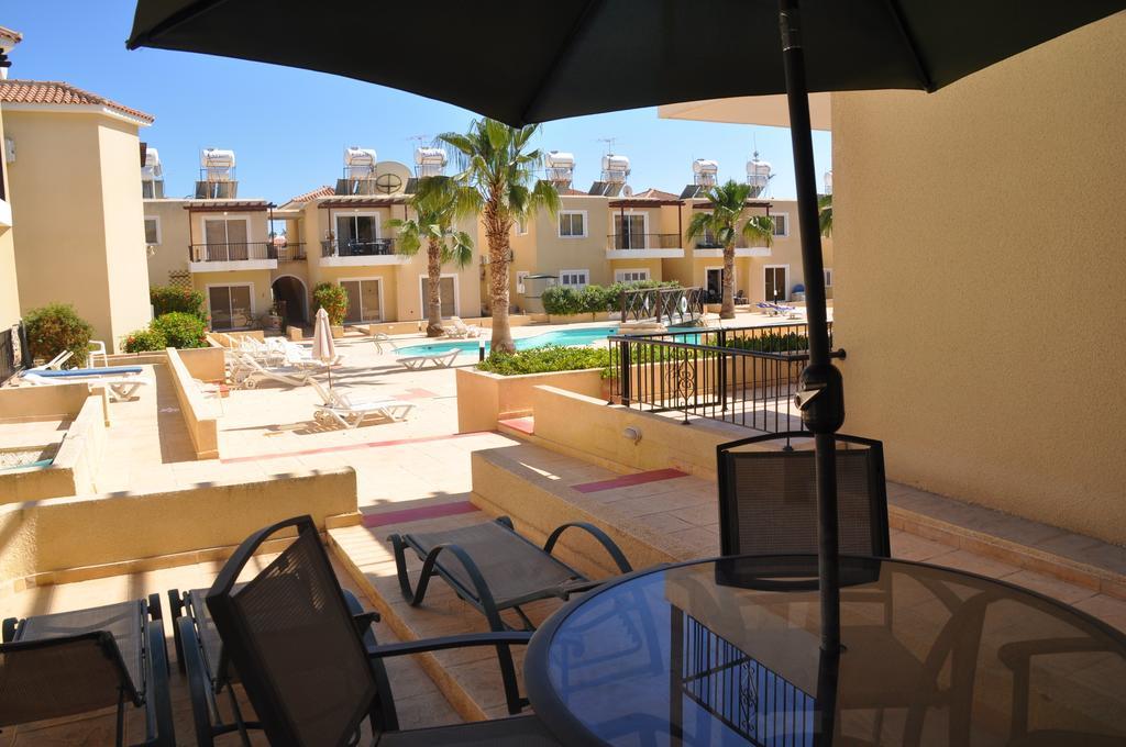 Sirena Sunrise, Apartment 4 Paphos Ruang foto