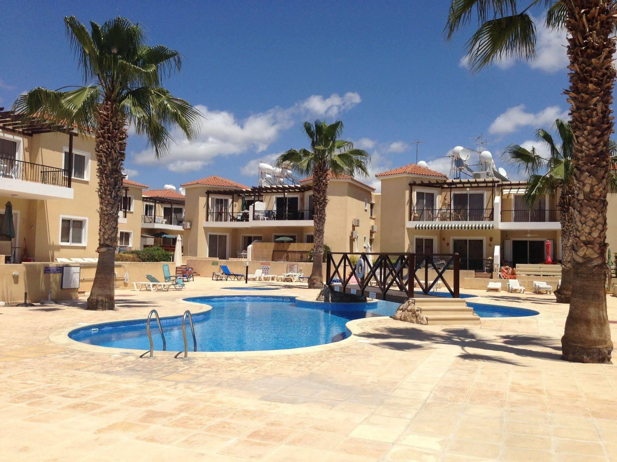 Sirena Sunrise, Apartment 4 Paphos Bagian luar foto