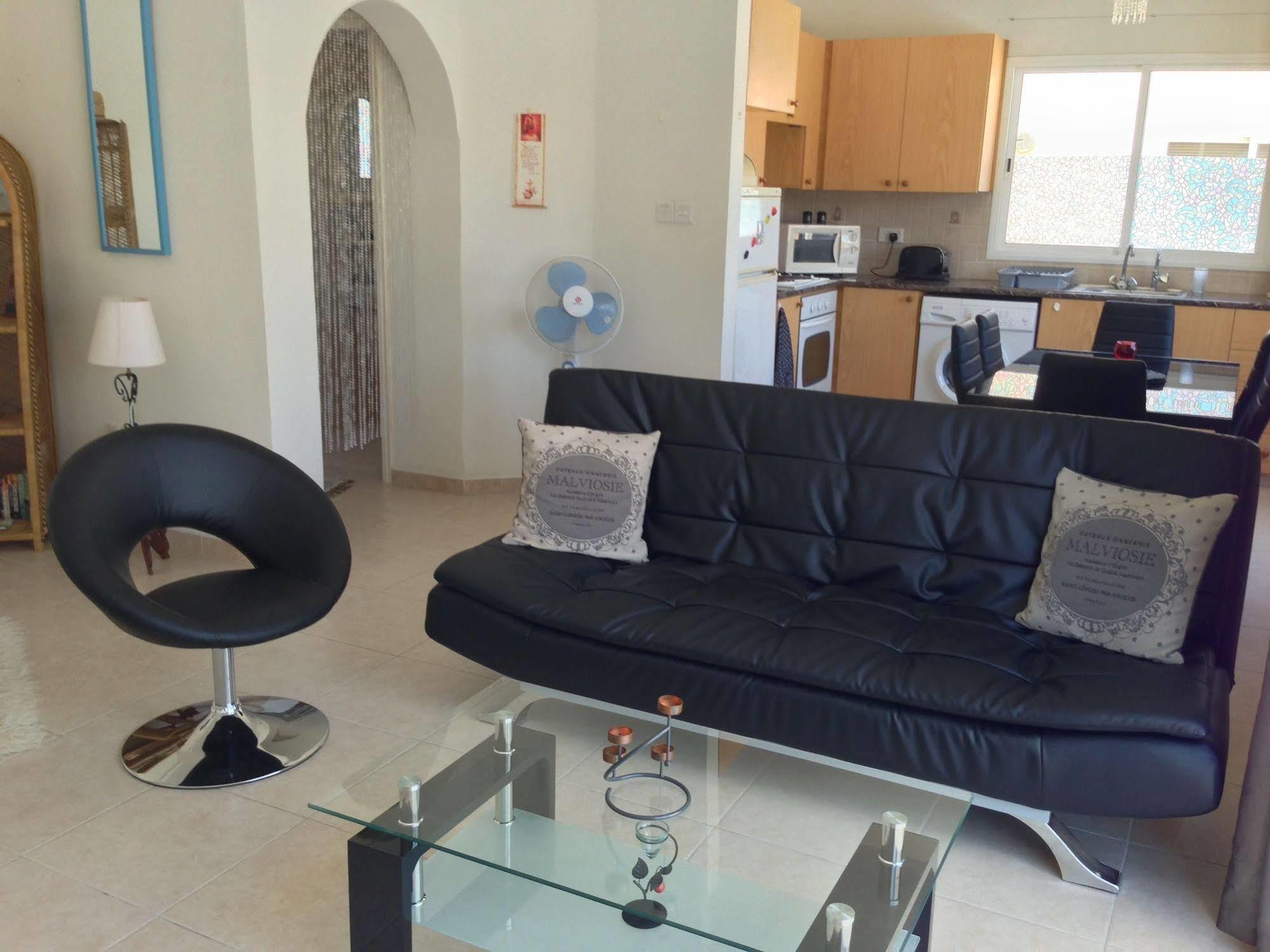 Sirena Sunrise, Apartment 4 Paphos Bagian luar foto