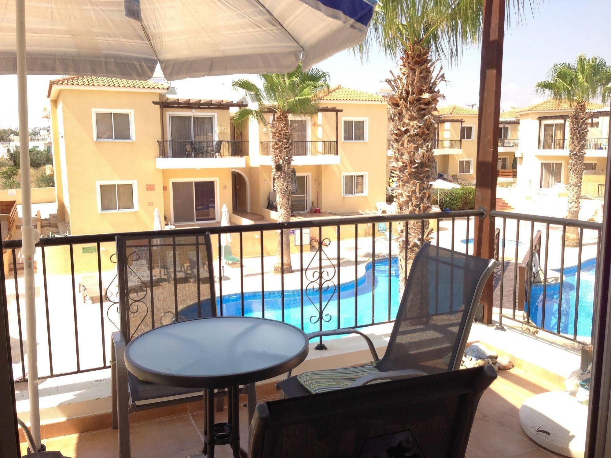 Sirena Sunrise, Apartment 4 Paphos Bagian luar foto