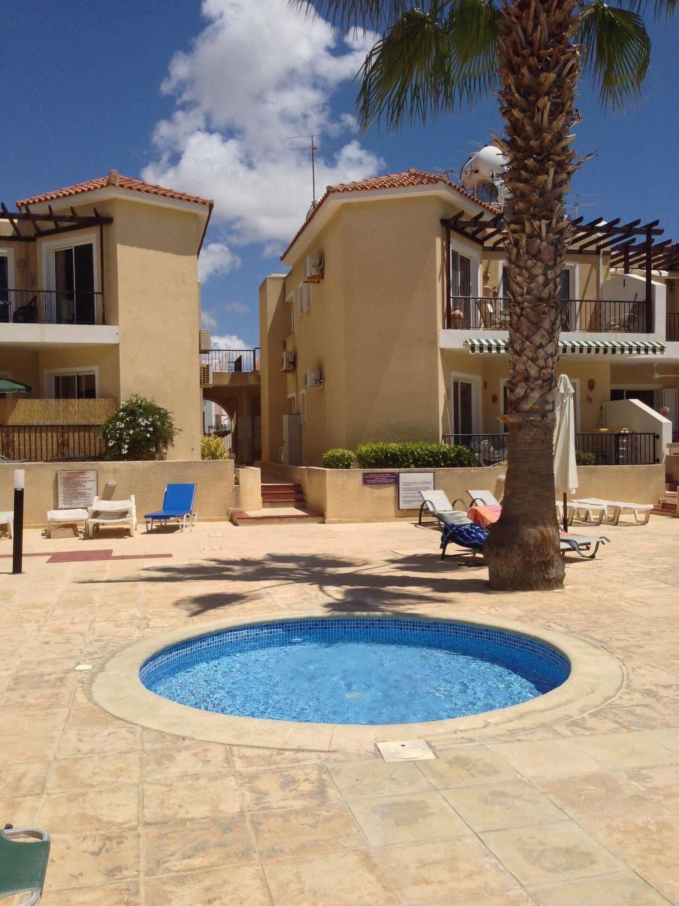 Sirena Sunrise, Apartment 4 Paphos Bagian luar foto