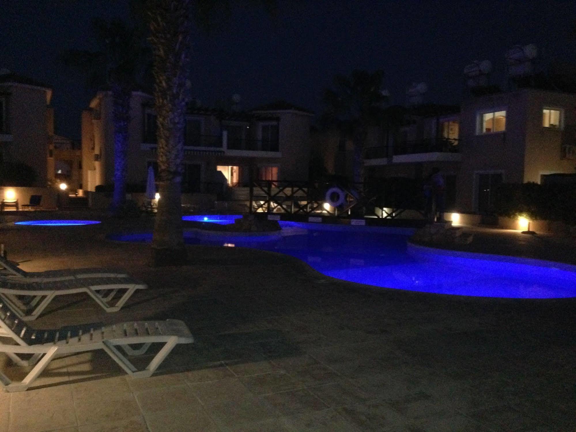 Sirena Sunrise, Apartment 4 Paphos Bagian luar foto