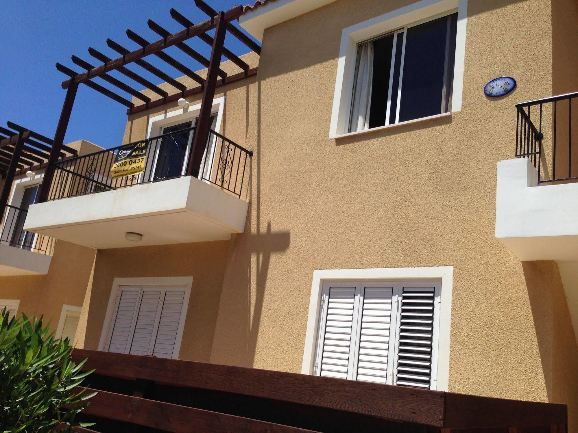 Sirena Sunrise, Apartment 4 Paphos Bagian luar foto