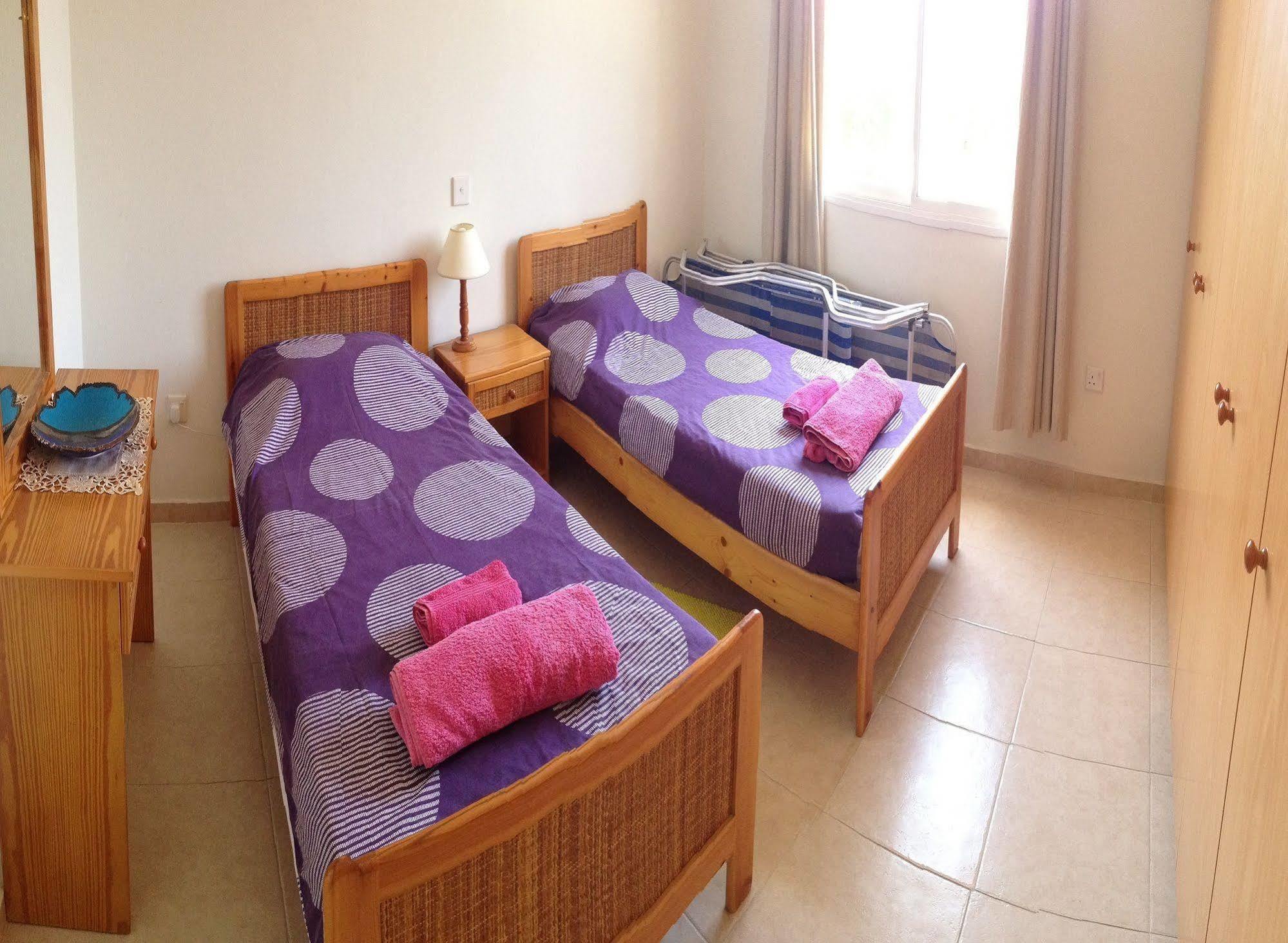 Sirena Sunrise, Apartment 4 Paphos Bagian luar foto